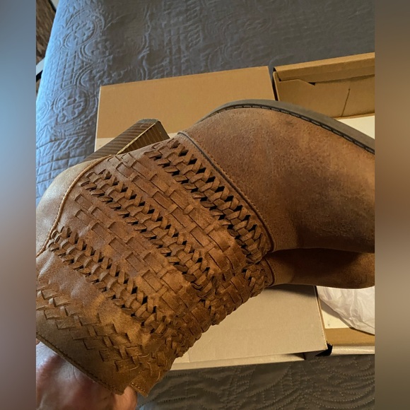 Maurices Nola Braid Stitch Ankle Booties in cognac size 11 - Picture 8 of 8